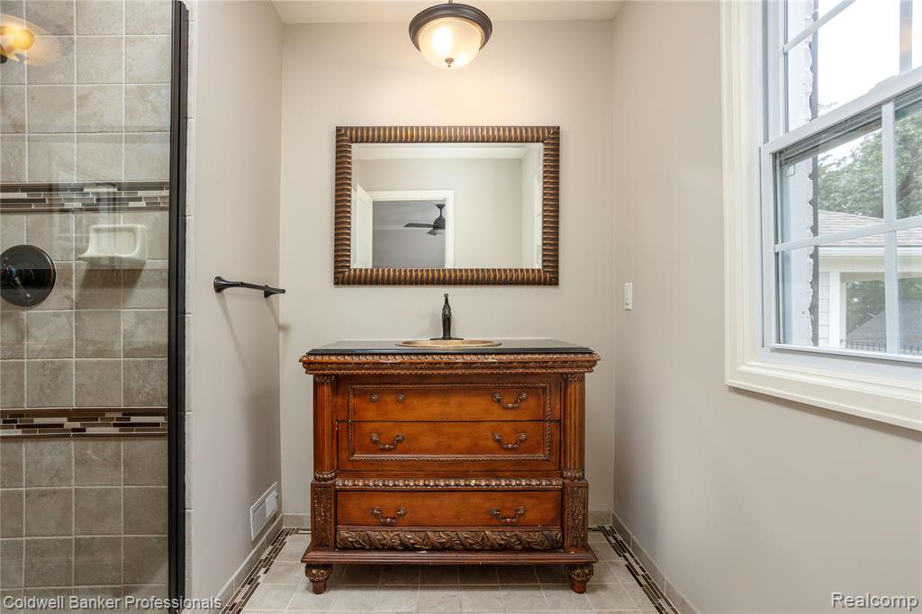 56 Oxford Road, Grosse Pointe Shores, MI 48236 — Photo 34