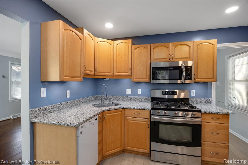 2050 Ridgemont Road, Grosse Pointe Woods, MI 48236 — Photo 14