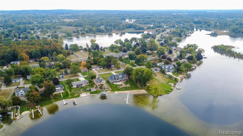 302 Tanview Drive, Oxford, MI, 48371