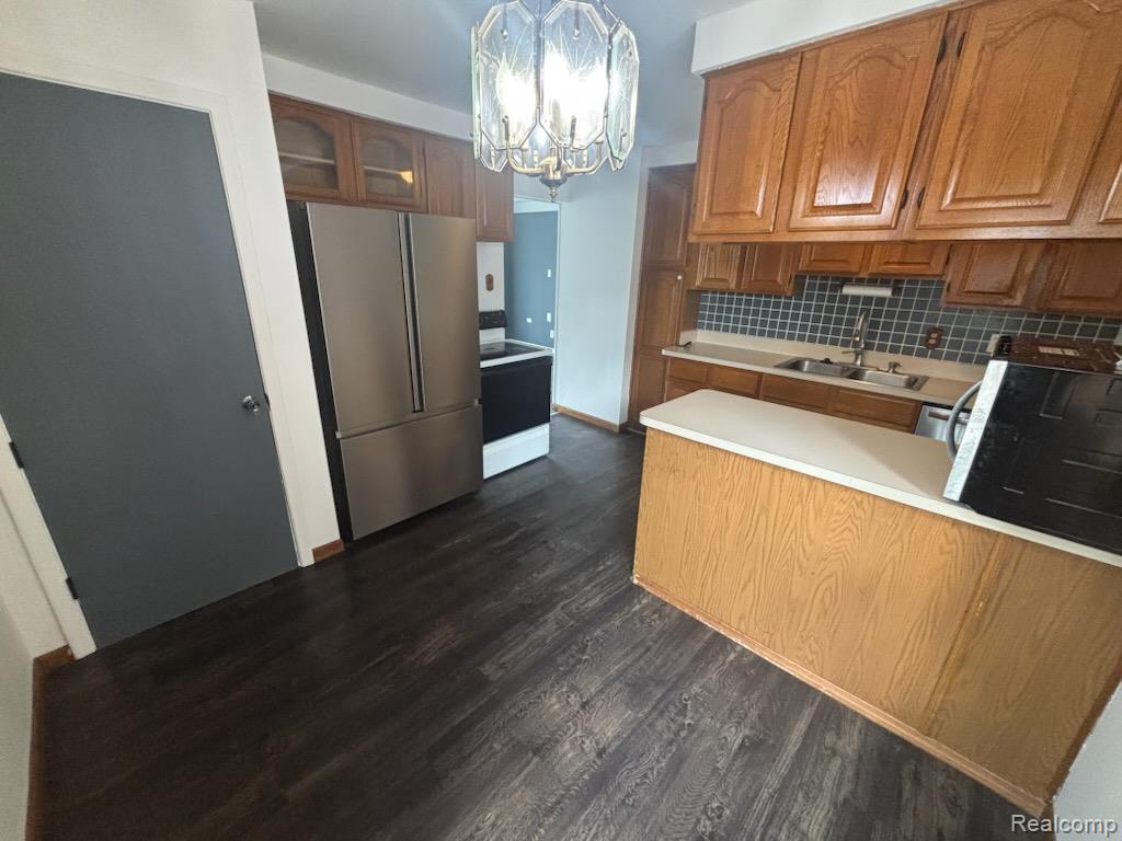 960 Radcliff Street, Garden City, MI — Photo 7