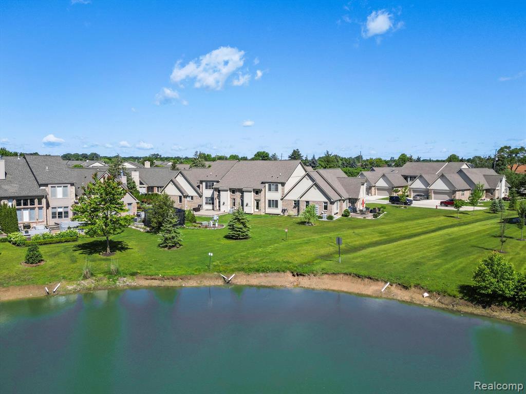 46854 EMERALD CREEK Drive, Shelby Twp, MI 48315 — Photo 44