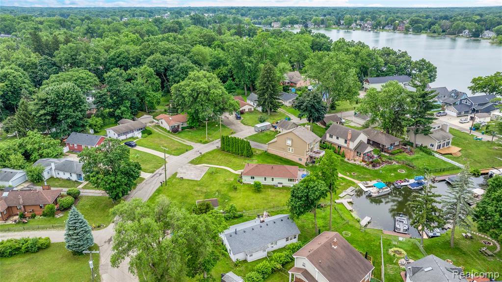 8320 Lagoon Street, Commerce Twp, MI 48382 — Photo 3