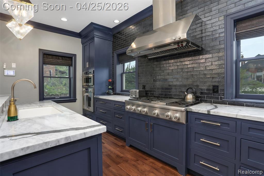 658 Pallister, Detroit, MI 48202 — Photo 17
