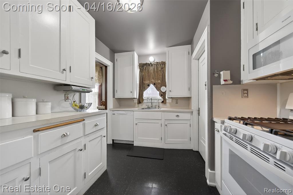 486 W Iroquois Road, Pontiac, MI 48341 — Photo 13