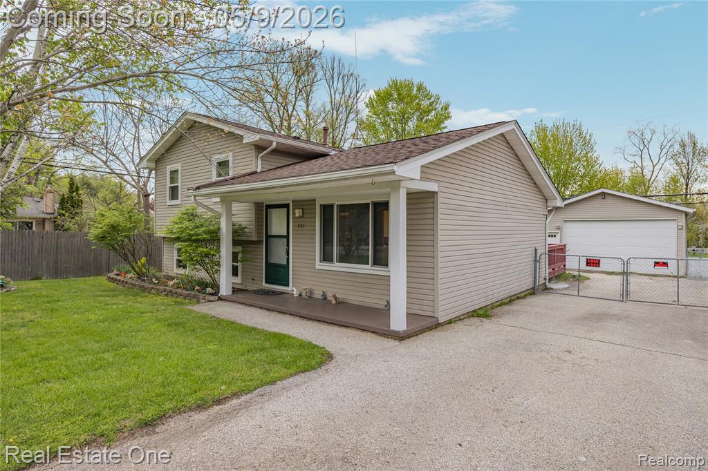 537 Woodbridge Circle, Waterford, MI 48327 — Photo 2