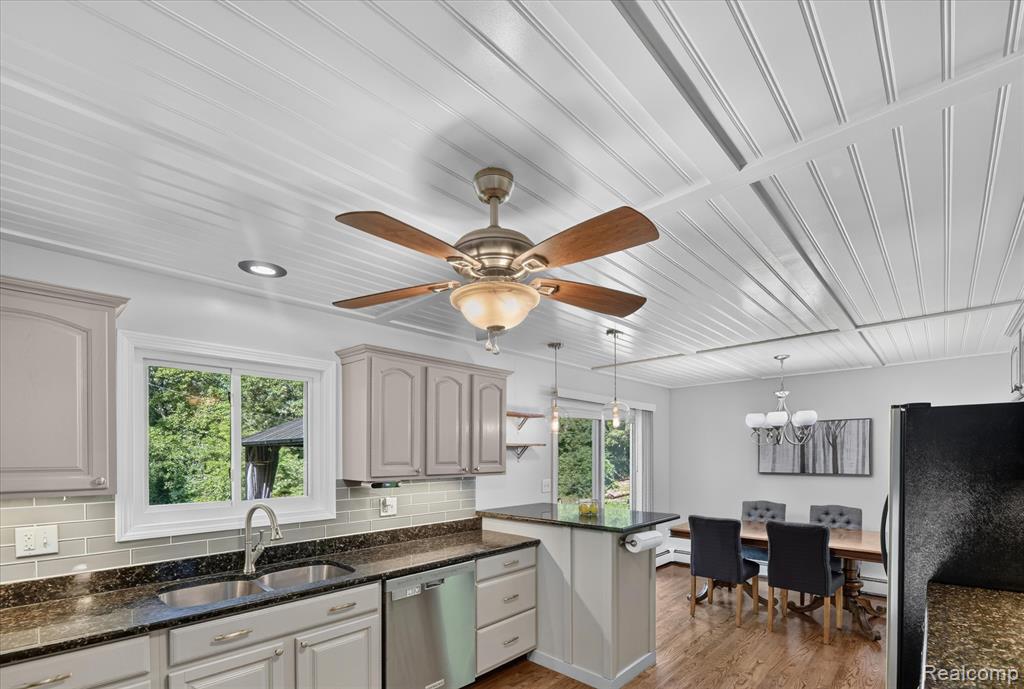 423 Sunset, White Lake, MI 48383 — Photo 22