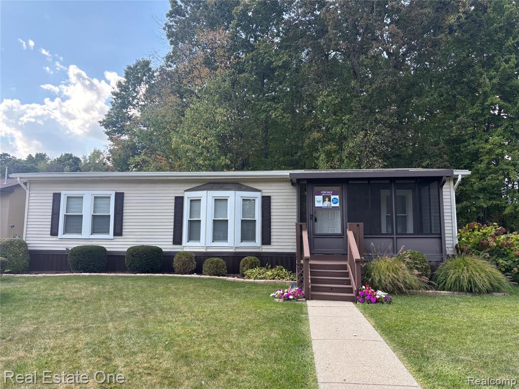 2 Emerald Circle, Whitmore Lake, MI 48189 — front exterior