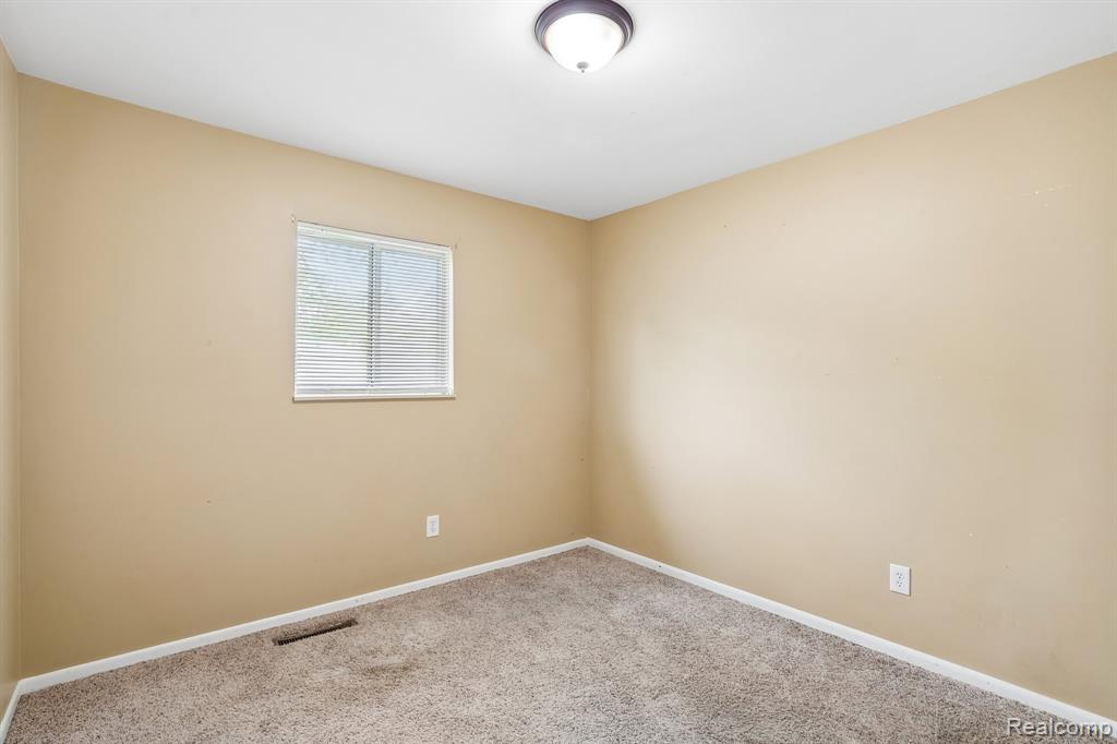 717 Murphy Court, Linden, MI 48451 — Photo 13