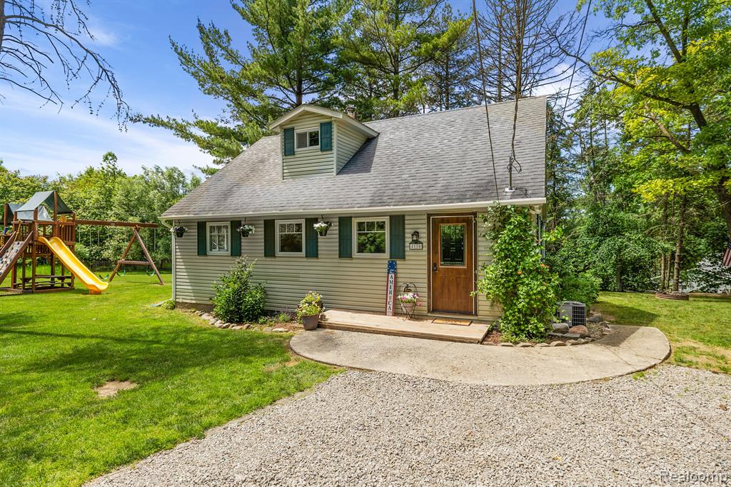 8110 W CIRCLE Drive, Clarkston, MI 48348 — Photo 3