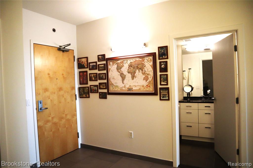 432 Washington Avenue, 1304, Royal Oak, MI 48067 — Photo 30