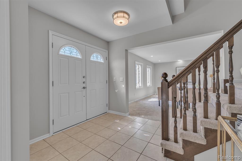 5310 Pond Bluff Drive, West Bloomfield, MI 48323 — Photo 3