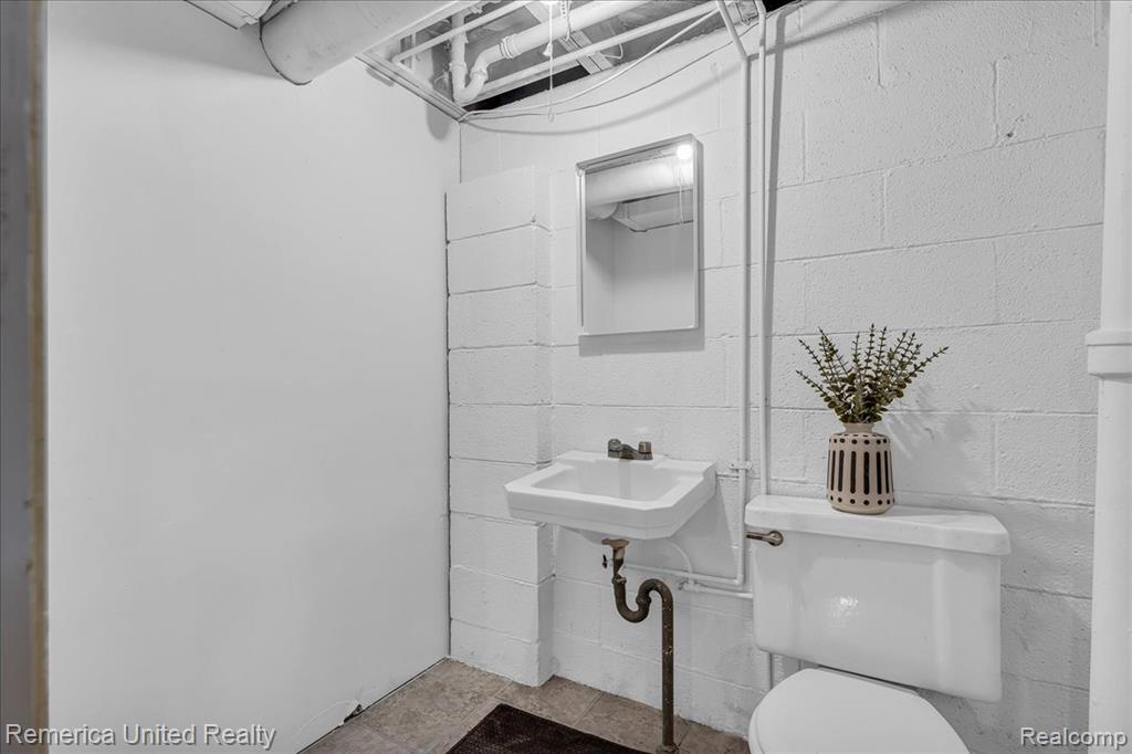 4240 Mandalay Avenue, Royal Oak, MI 48073 — Photo 20