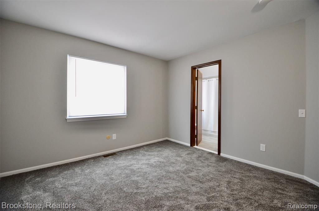 7244 Chapel View Drive, Clarkston, MI — Photo 37