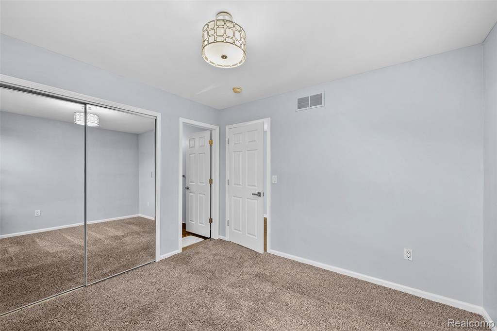 4476 Woodcliff Court, Rochester, MI 48306 — Photo 34