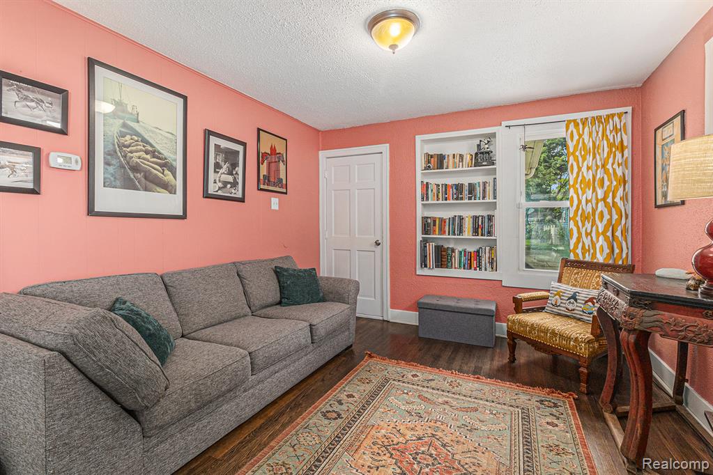 967 E Coy Avenue, Hazel Park, MI 48030 — Photo 3