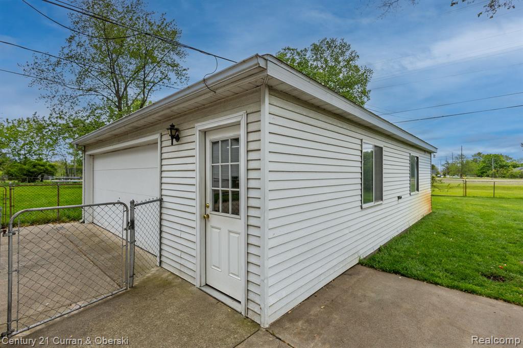 2548 Hearthside Drive, Ypsilanti, MI 48198 — Photo 25