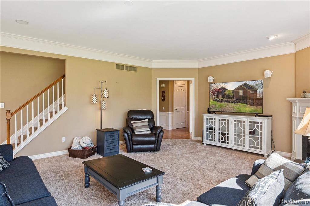 8504 Riverwalk Drive, Fenton, MI 48430 — Photo 10
