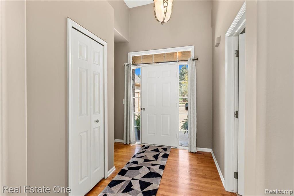 566 BAY POINTE Drive, Oxford, MI 48371 — Photo 10