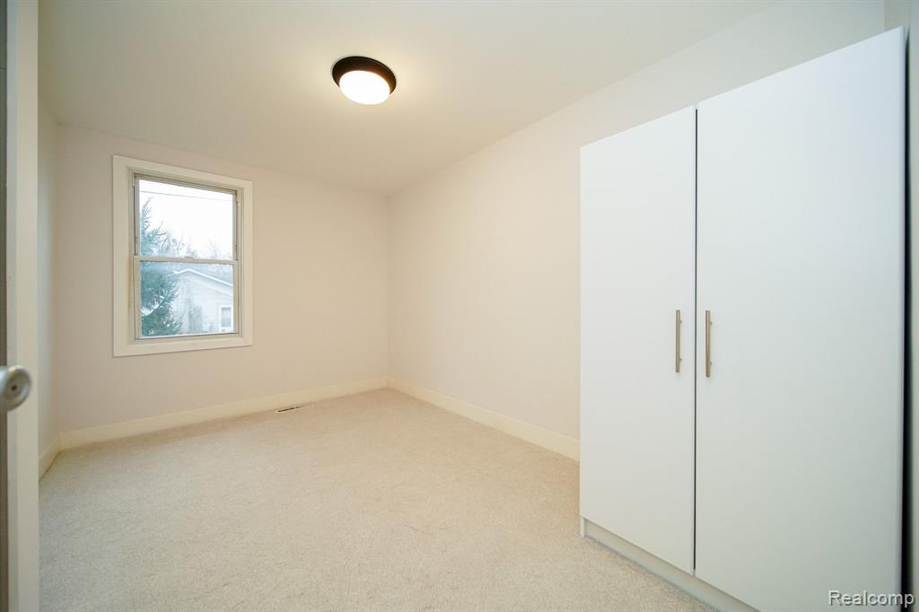 935 MCCLELLAN Street, Lake Orion, MI 48362 — Photo 31