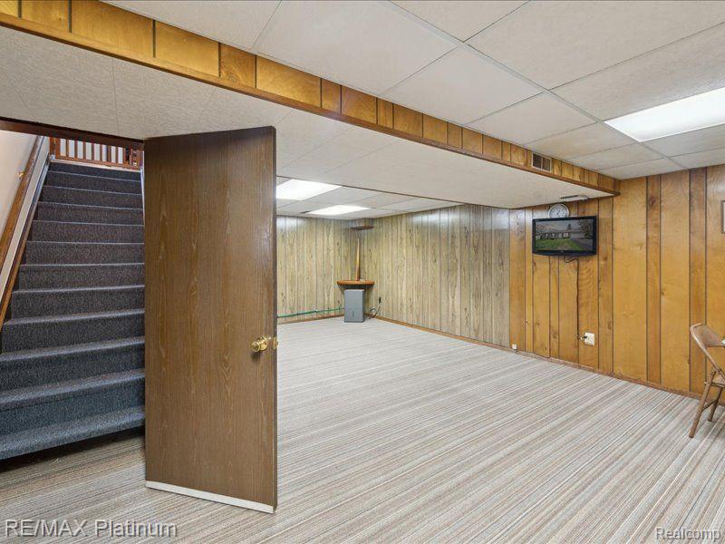 2338 ROSELAWN Street, Wolverine Lake, MI 48390 — Photo 15