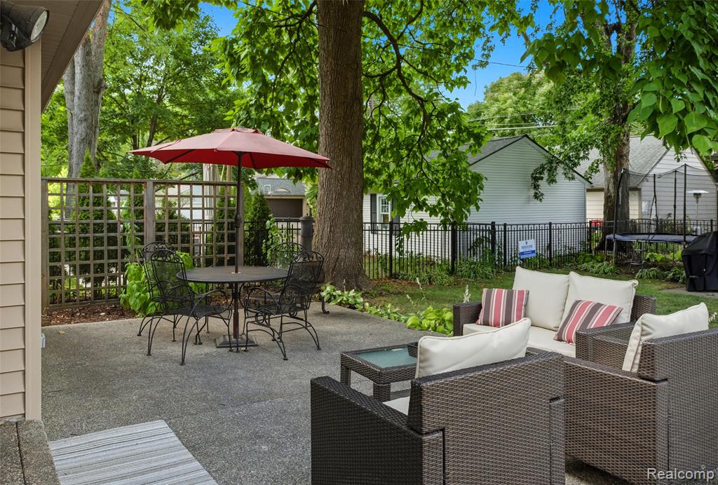 10554 Nadine Avenue, Huntington Woods, MI — Photo 32