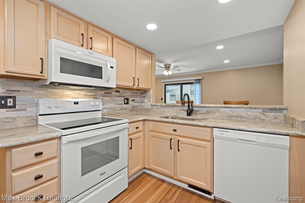 5605 DRAKE HOLLOW Drive W, West Bloomfield, MI — Photo 14