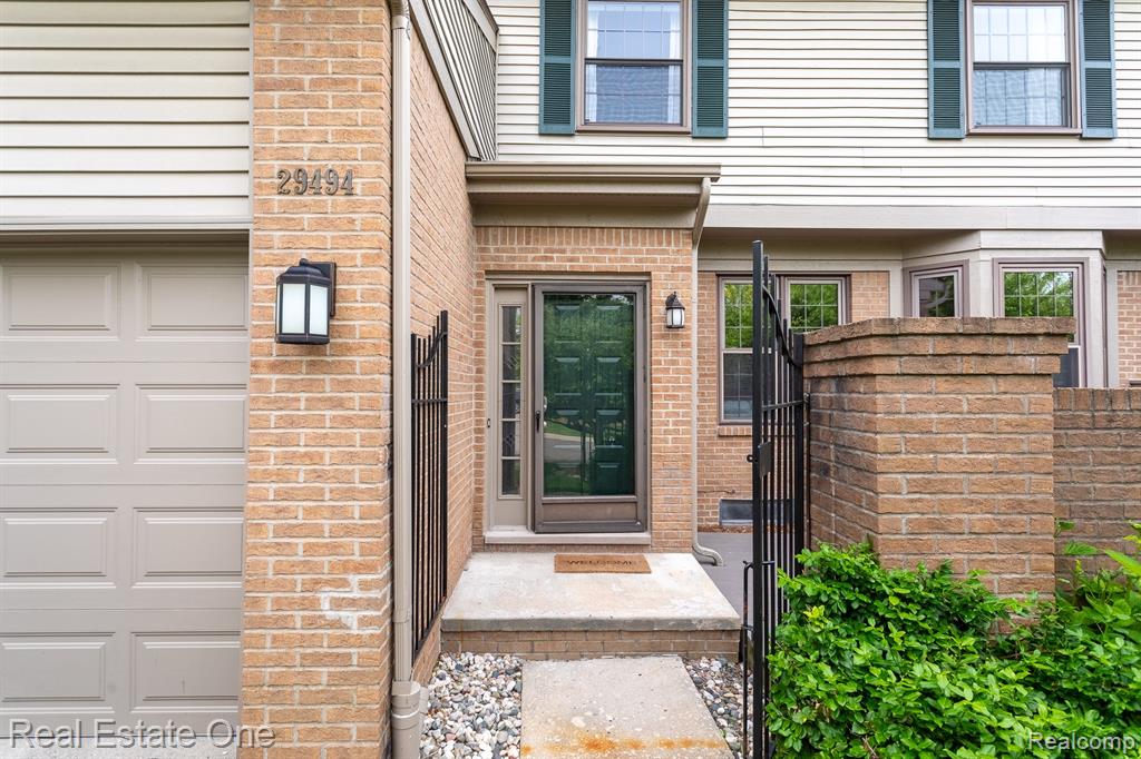 29494 BEAU Ridge, 2, Farmington Hills, MI 48331 — Photo 2