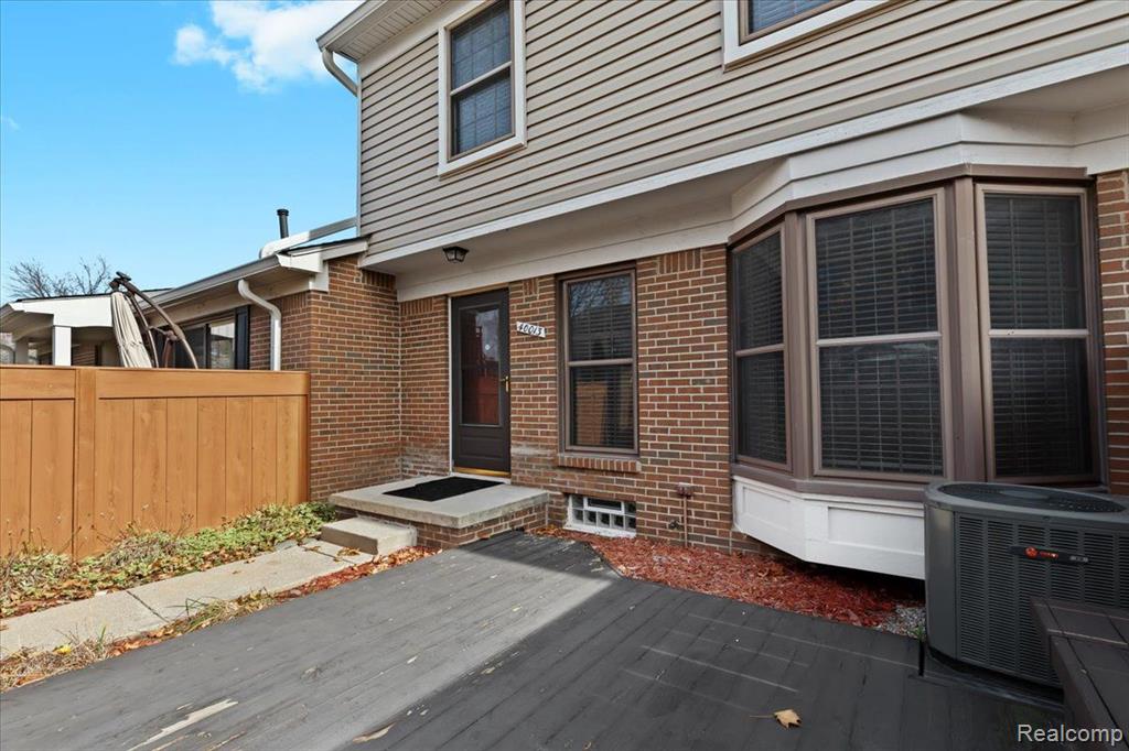40013 CROSSWINDS, Novi, MI — Photo 2
