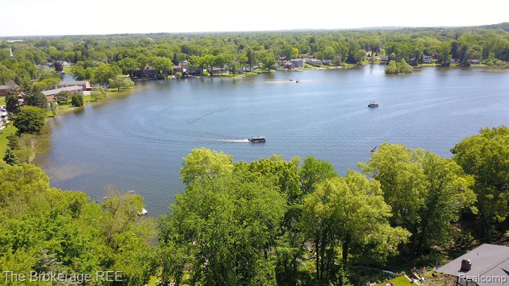 6311 Wellesley Terrace, Clarkston, MI — Photo 5