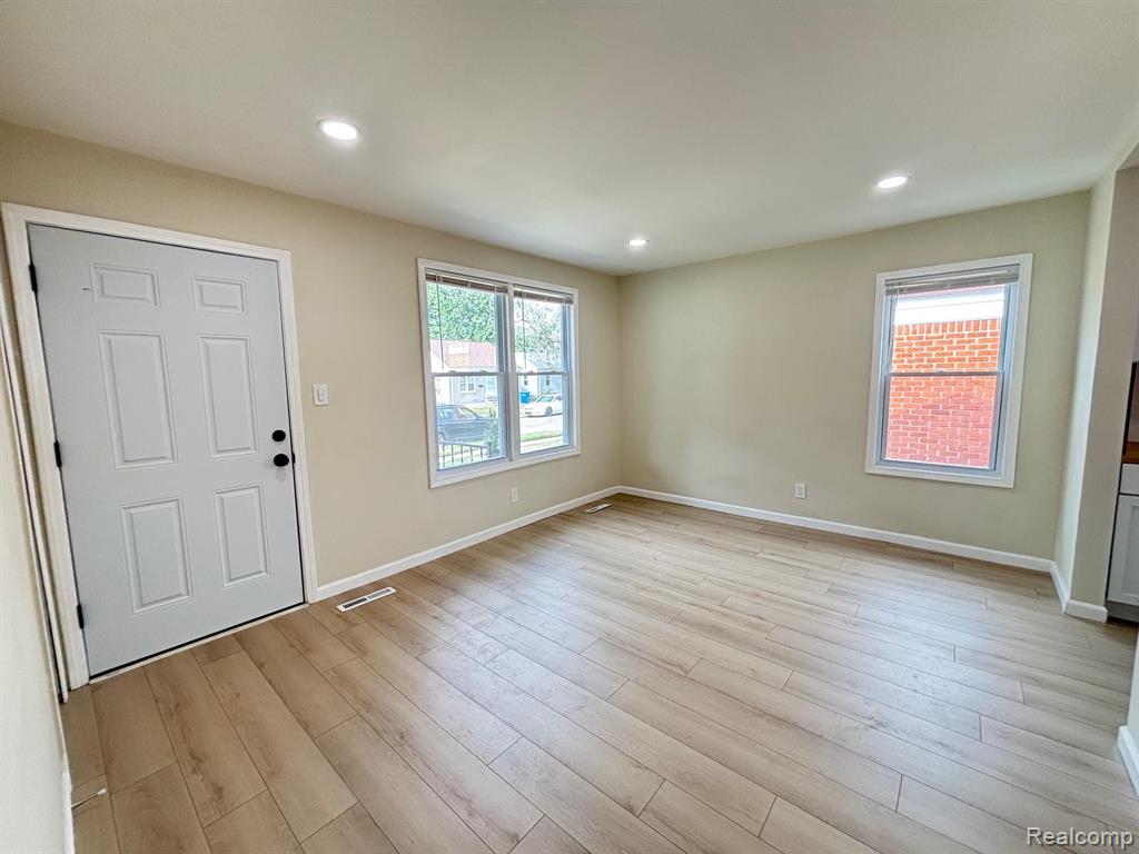 8672 Hudson Avenue, Warren, MI 48089 — Photo 2