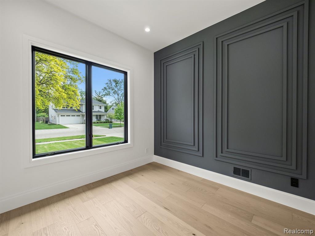 706 W HOUSTONIA Avenue, Royal Oak, MI 48073 — Photo 12