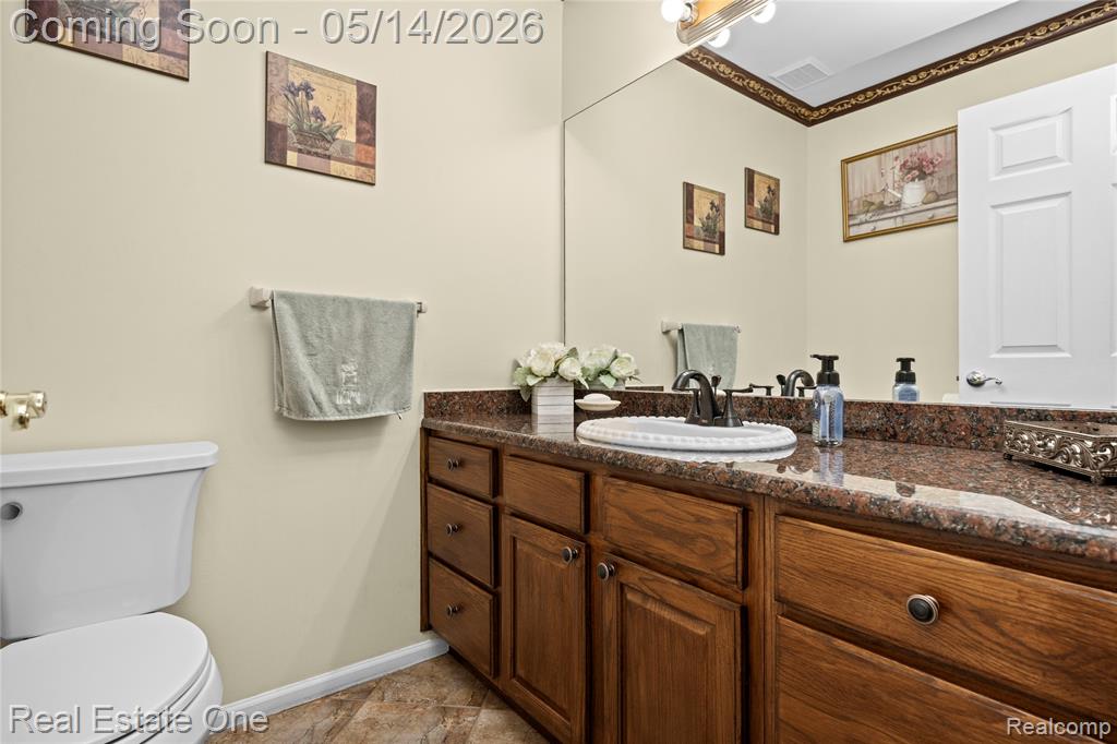 865 Drakeshire Drive, Commerce Twp, MI 48390 — Photo 39