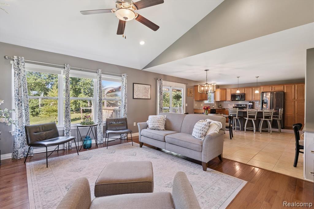 7056 Glenmeadow Court, Grand Blanc, MI 48439 — Photo 11