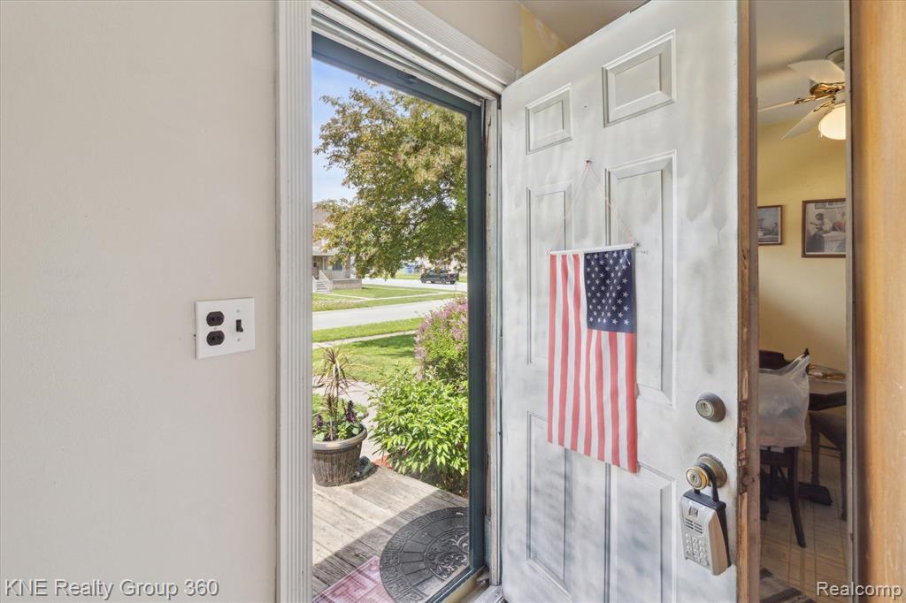 6074 NIGHTINGALE Street, Dearborn Heights, MI 48127 — Photo 6
