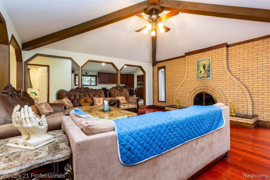 46498 HOUGHTON Drive, Shelby, MI 48315 — Photo 9