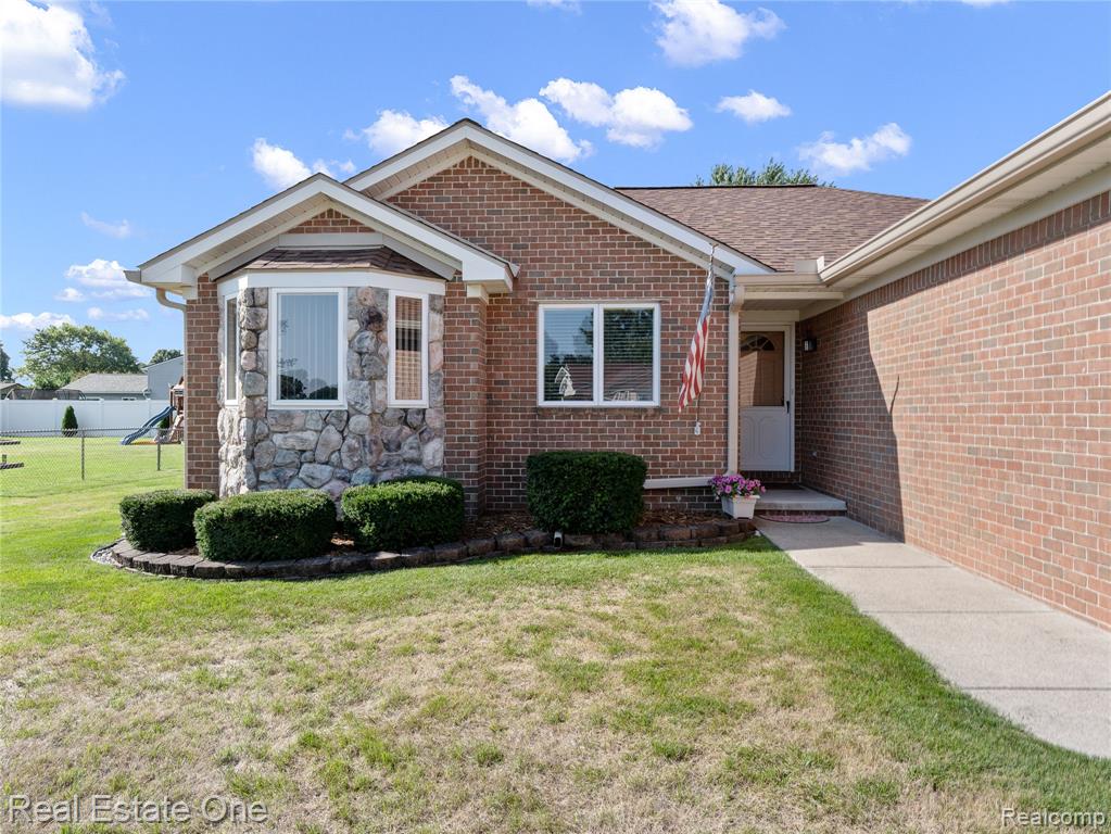 636 Vincent Street, Pinckney, MI 48169 — Photo 3