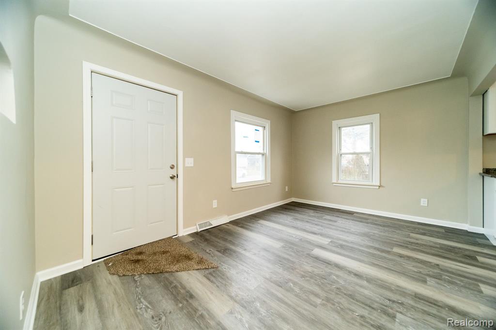 634 W HARWOOD Avenue, Madison Heights, MI 48071 — Photo 5