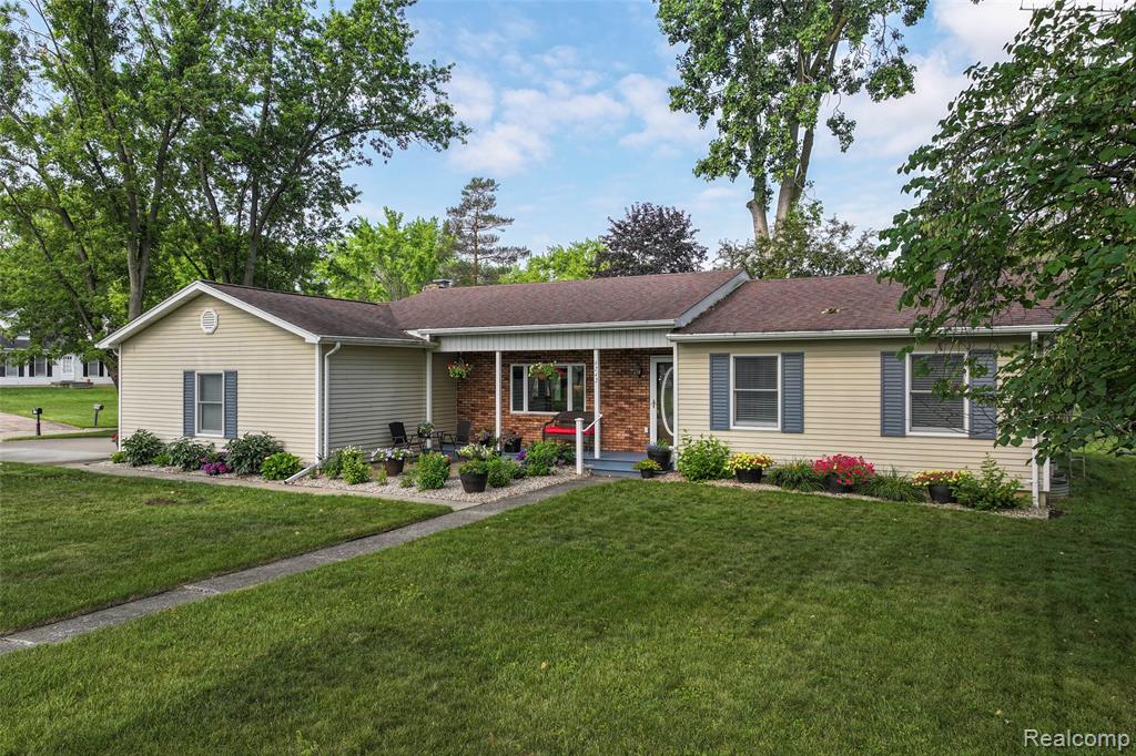6242 Bedford Avenue, Flint, MI 48507 — Photo 2