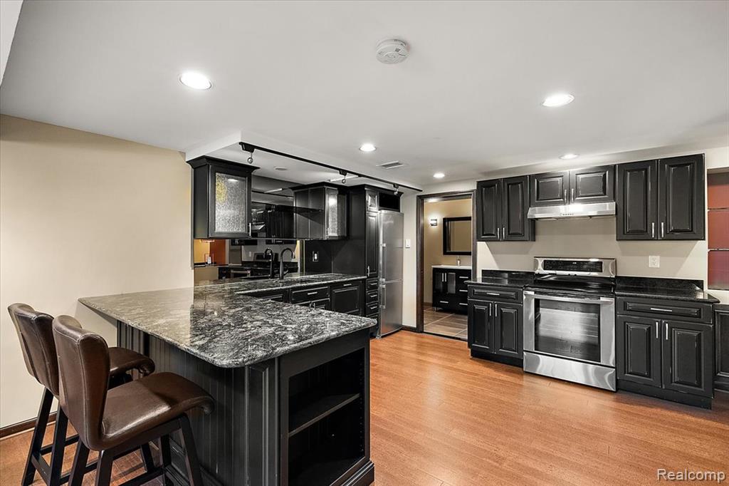 43054 Oxford Court, Novi, MI — Photo 2