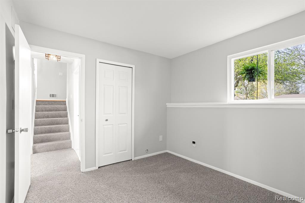 805 ABBEY Lane, Milford, MI 48381 — Photo 14