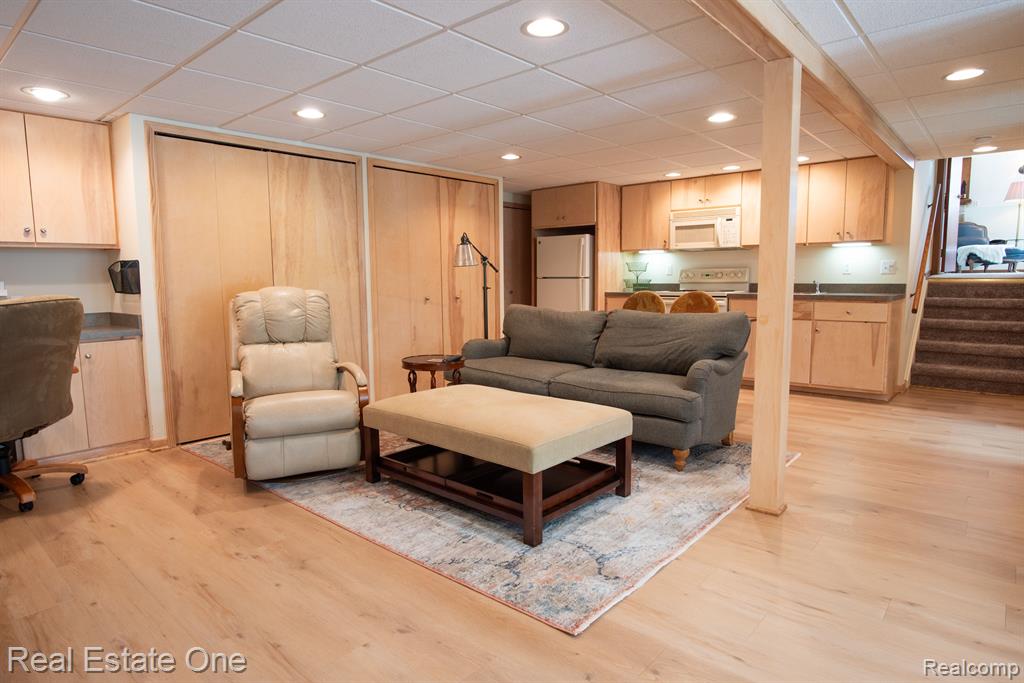 915 BRANTFORD Road, Rochester, MI 48306 — Photo 26