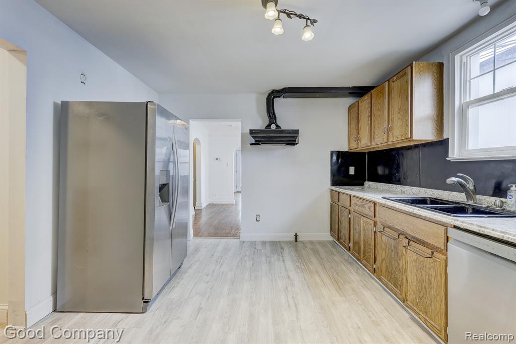 736 E Meyers Avenue, Hazel Park, MI 48030 — Photo 17