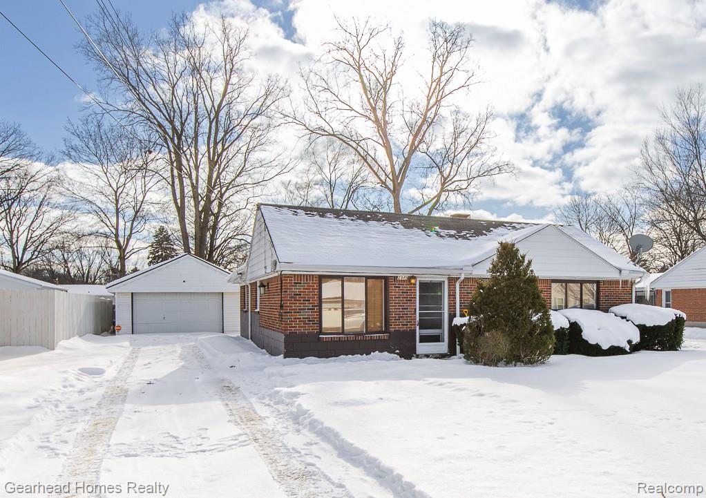 2340 Rollins Street, Grand Blanc, MI 48439 — front exterior
