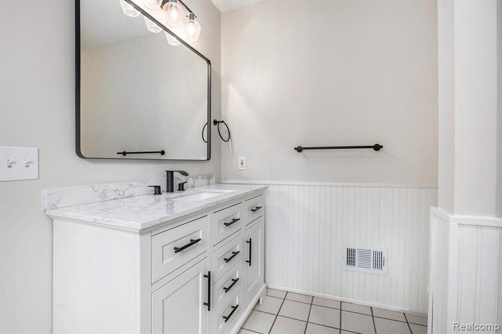 404 N Sybald Street, Westland, MI — Photo 13