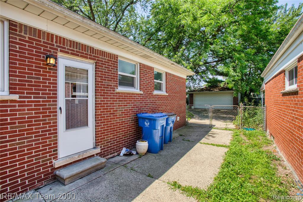 7475 Fenton Street, Dearborn Heights, MI 48127 — Photo 4