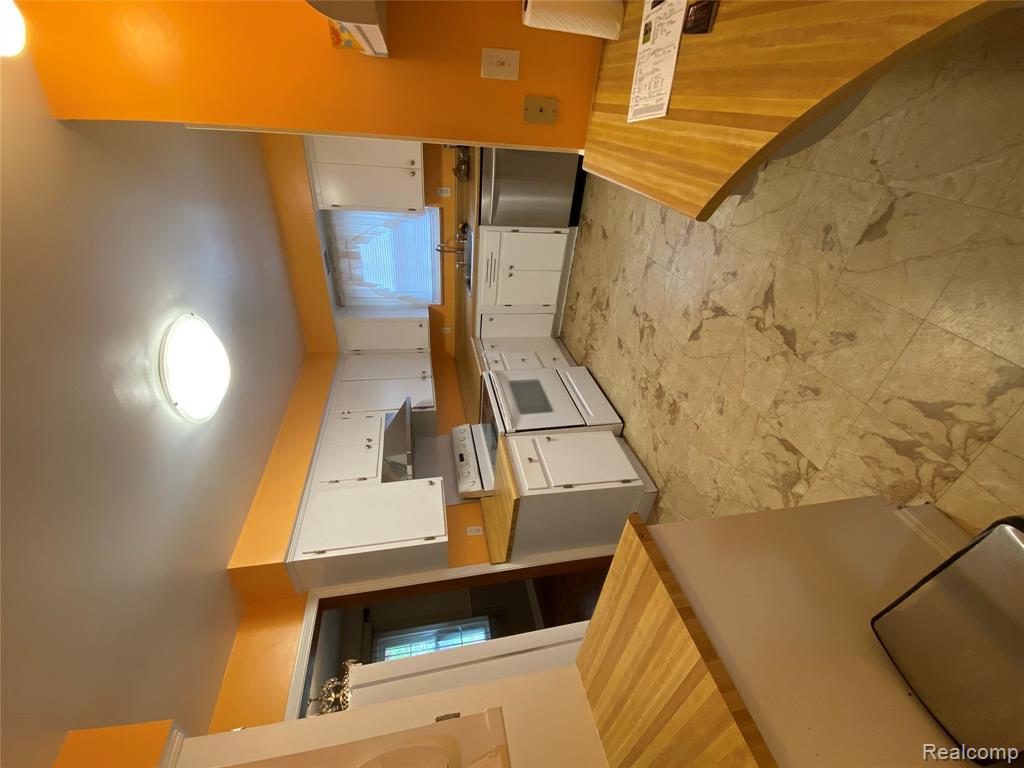 21114 Huntington Avenue, Harper Woods, MI 48225 — Photo 16