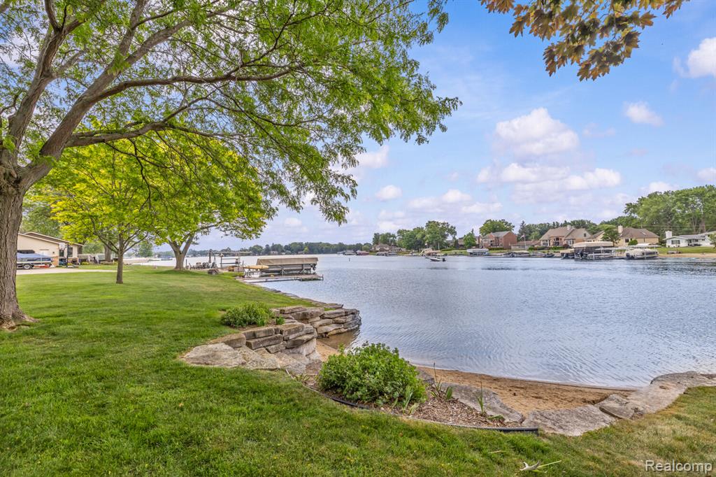4178 Chevron Drive, Highland, MI 48356 — Photo 38