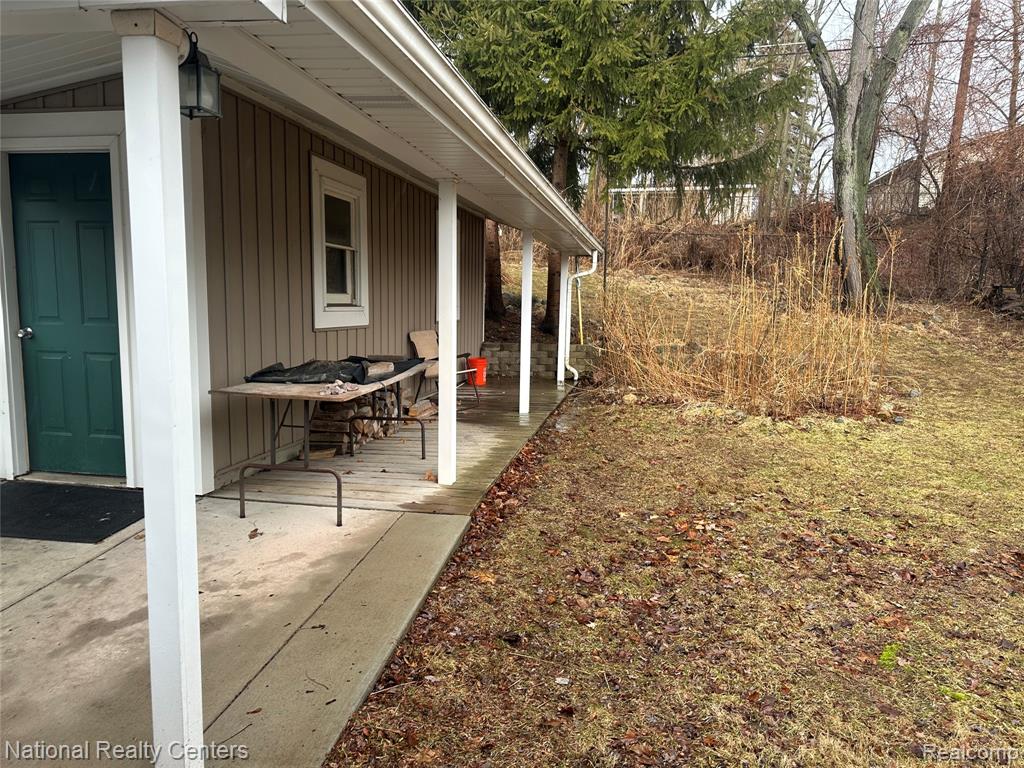10461 9 Mile Road, Whitmore Lake, MI 48189 — Photo 23
