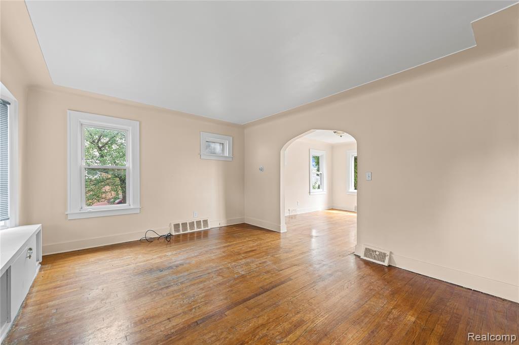 41 W George Avenue, Hazel Park, MI 48030 — Photo 4