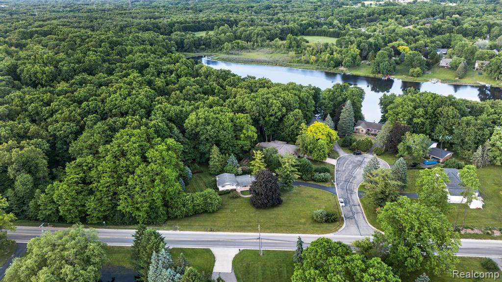9144 Deer Park Court, Fenton, MI 48430 — Photo 58